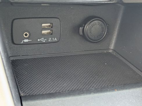 Used 2020 Subaru Forester Premium image 32