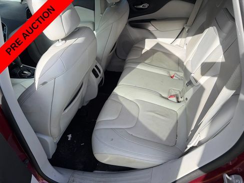 Used 2019 Jeep Cherokee Limited FWD image 7