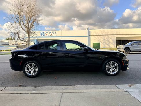 Used 2022 Dodge Charger SXT image 4