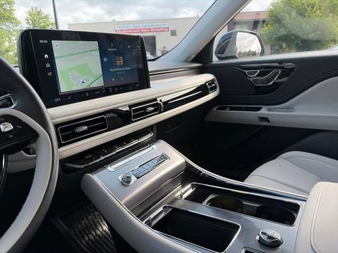 Used 2026 Lincoln Aviator AWD image 33