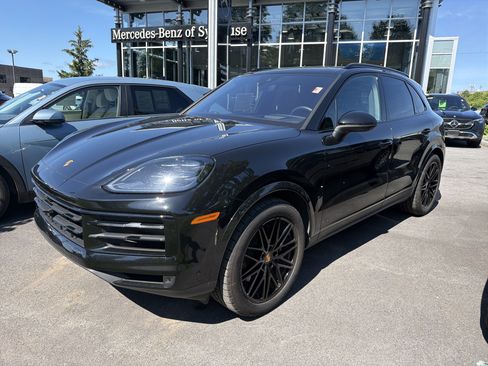 Used 2024 Porsche Cayenne AWD/4WD image 4