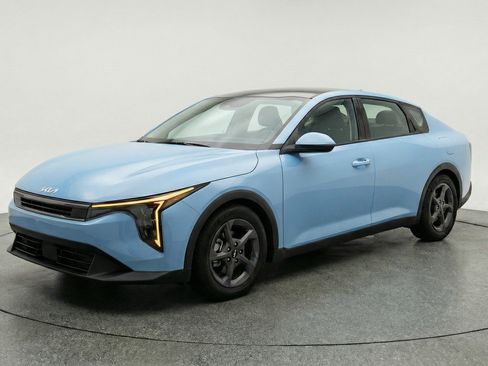 Used 2025 Kia K4 FWD image 3