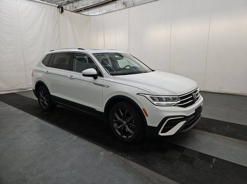 Used 2024 Volkswagen Tiguan SE AWD/4WD image 1