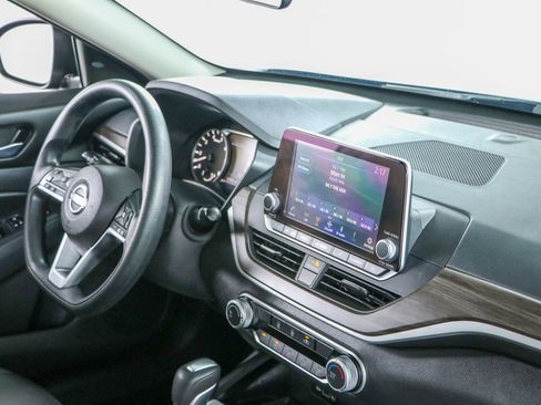 Used 2024 Nissan Altima 2.5 SV FWD image 25