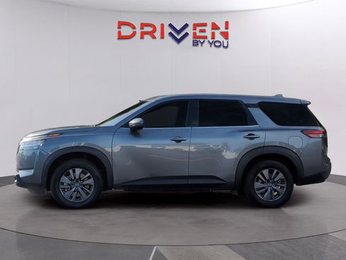 Used 2022 Nissan Pathfinder S FWD image 2