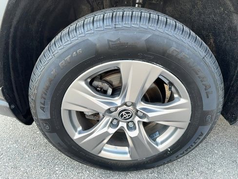 Used 2022 Toyota RAV4 XLE image 14
