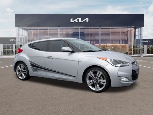 Used 2017 Hyundai Veloster Value Edition w/ Graphic Package (Lower Body) FWD image 1