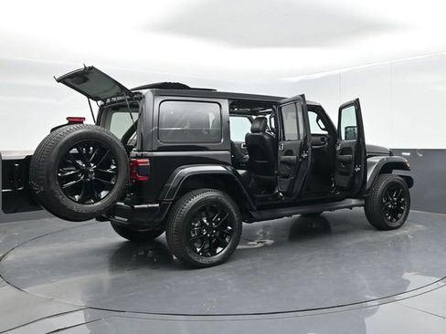 Used 2022 Jeep Wrangler Unlimited Sahara image 71