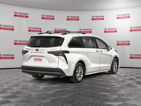 New 2026 Toyota Sienna LE FWD image 2