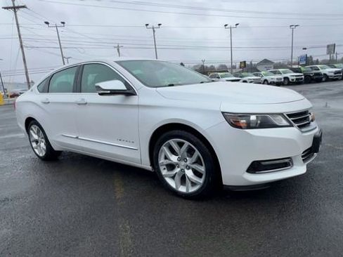 Used 2017 Chevrolet Impala Premier w/ Enhanced Convenience Package FWD image 2