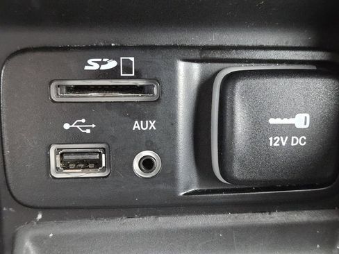 Used 2017 Jeep Cherokee Latitude image 12