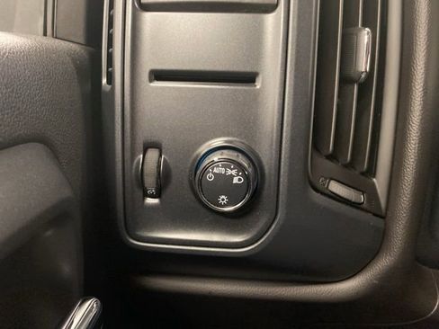 Used 2019 Chevrolet Silverado 1500 Custom w/ Custom Convenience Package image 15