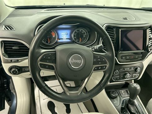 Used 2021 Jeep Cherokee Limited image 4