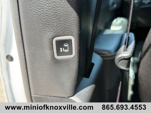 Used 2025 Chrysler Pacifica Limited FWD image 19