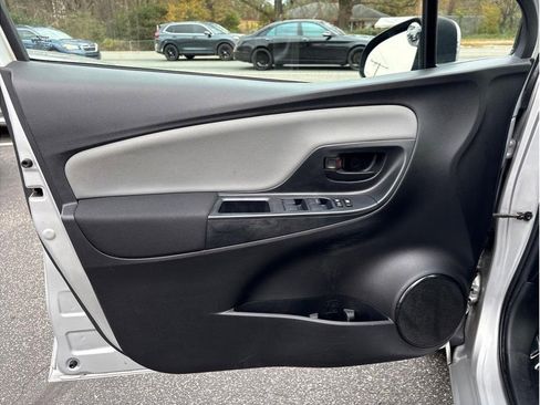Used 2017 Toyota Yaris LE image 8