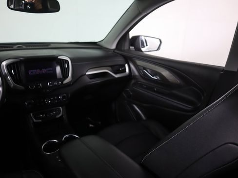 Used 2024 GMC Terrain SLT image 35