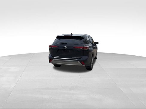 Used 2025 Toyota Highlander Platinum image 7