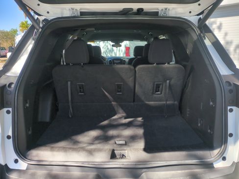 Used 2022 Chevrolet Traverse LT image 13