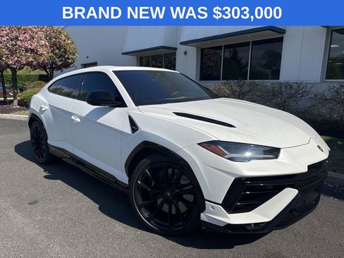 Used 2024 Lamborghini Urus S image 1