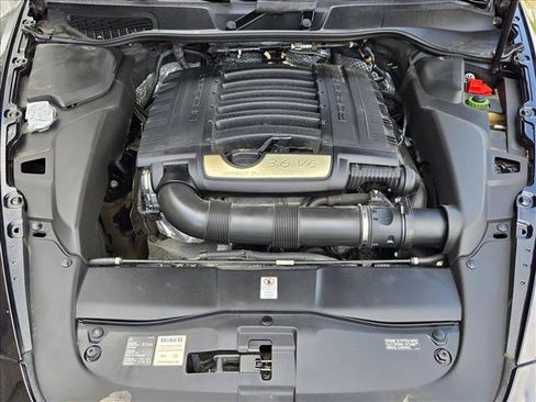 Used 2014 Porsche Cayenne Platinum Edition AWD/4WD image 22