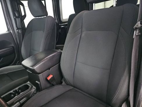 Used 2018 Jeep Wrangler Unlimited Sport S AWD/4WD image 37