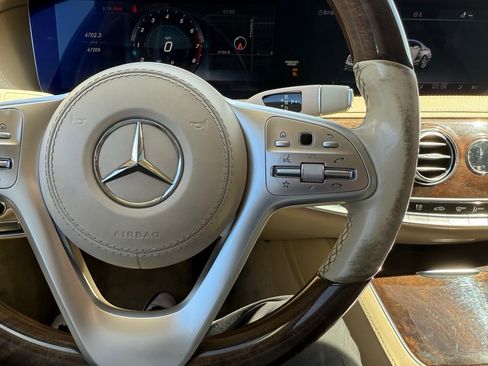 Used 2019 Mercedes-Benz S 560 Sedan w/ Premium Package image 19