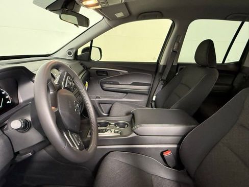 Used 2025 Honda Ridgeline Sport image 25