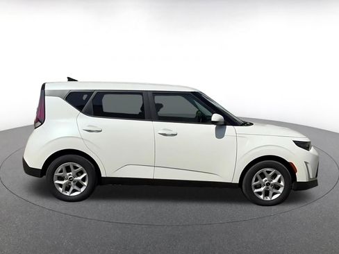 Used 2025 Kia Soul LX w/ LX Technology Package image 16