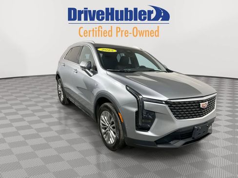 Used 2025 Cadillac XT4 Premium Luxury image 2