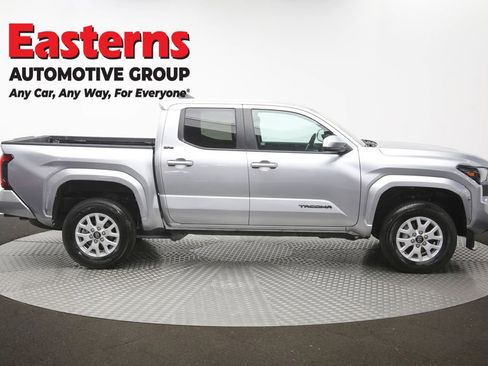 Used 2024 Toyota Tacoma SR5 AWD/4WD image 46