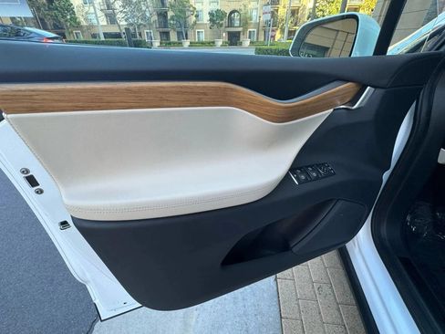 Used 2019 Tesla Model X Long Range AWD/4WD image 16