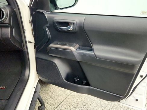 Used 2018 Toyota Tacoma TRD Pro AWD/4WD image 25