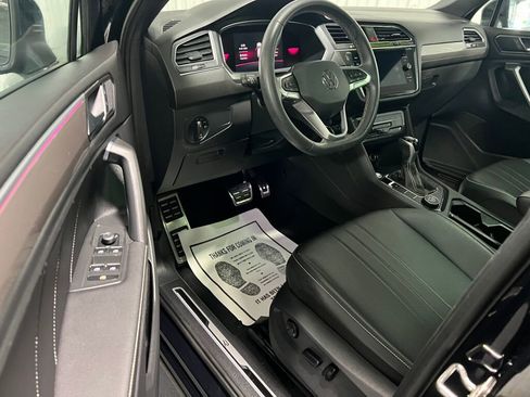 Used 2023 Volkswagen Tiguan SE R-Line image 2