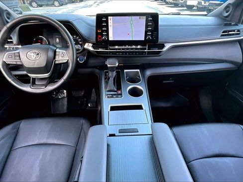 Used 2024 Toyota Sienna XLE Woodland Edition image 16