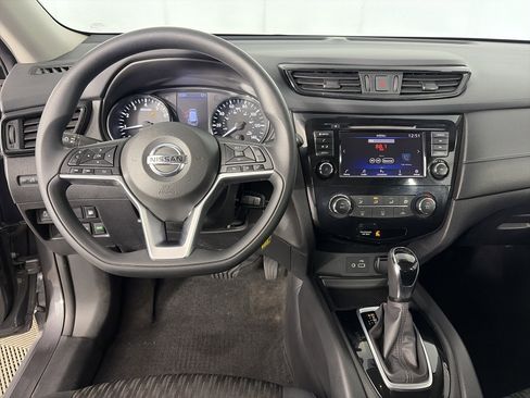 Used 2018 Nissan Rogue S image 3