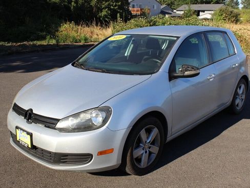 Used 2010 Volkswagen Golf 4-Door FWD image 2