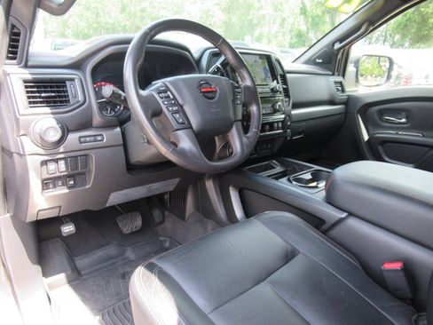 Used 2022 Nissan Titan PRO-4X w/ Pro-4x Convenience Package AWD/4WD image 19