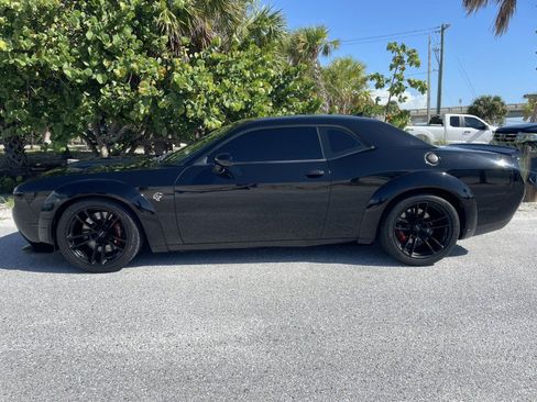 Used 2016 Dodge Challenger SRT Hellcat RWD image 3