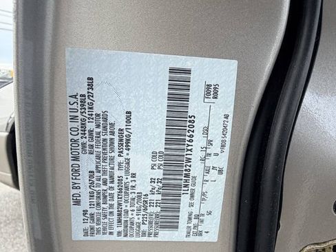 Used 1999 Lincoln Town Car Signature RWD image 14