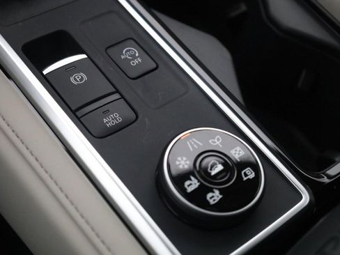 New 2026 Nissan Pathfinder SL image 18