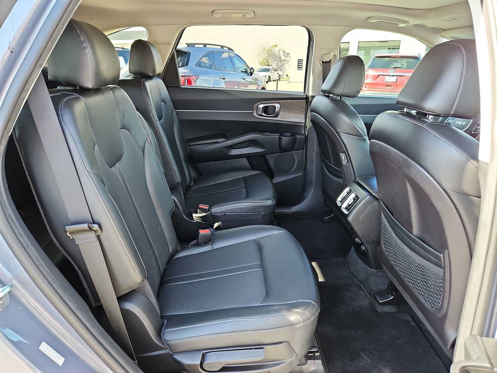Used 2022 Kia Sorento EX w/ Panoramic Sunroof Package FWD image 16