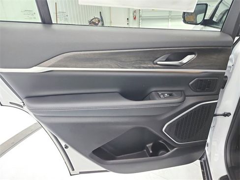 New 2026 Jeep Grand Cherokee L Limited image 38