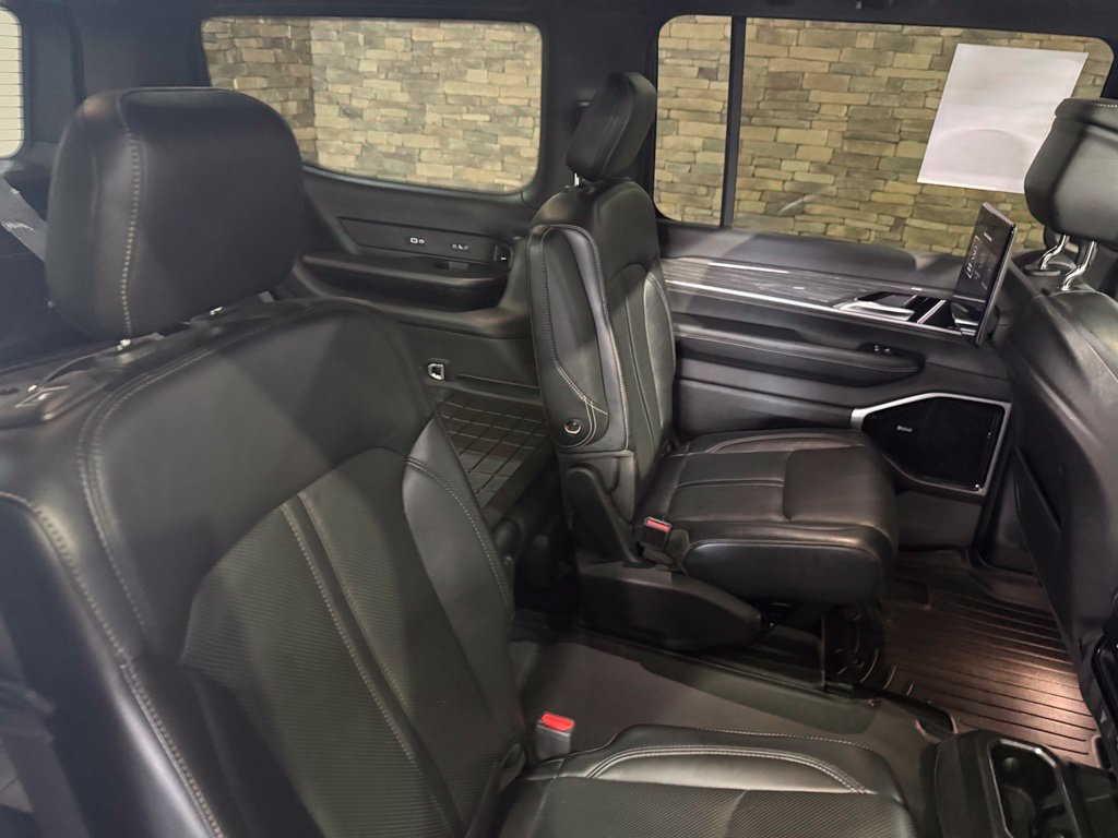 Used 2022 Jeep Wagoneer Series III w/ Premium Group I AWD/4WD image 35