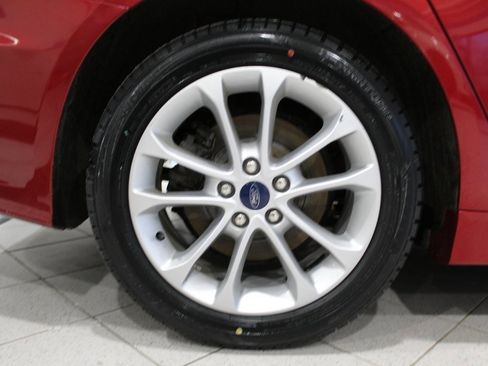 Used 2020 Ford Fusion SE image 11