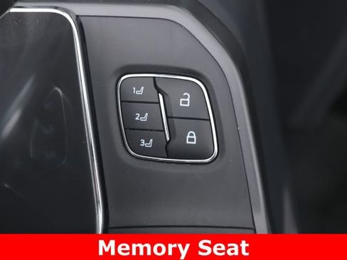 Used 2025 Ford F150 Lariat AWD/4WD image 19