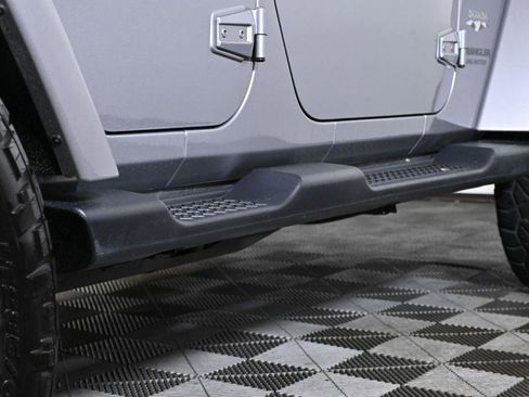 Used 2016 Jeep Wrangler Unlimited Sahara image 12