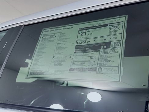 New 2025 Jeep Grand Cherokee L Overland w/ Luxury Tech Group IV image 21