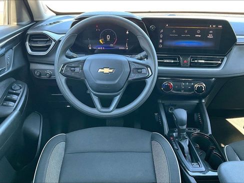 Used 2025 Chevrolet TrailBlazer LT image 5