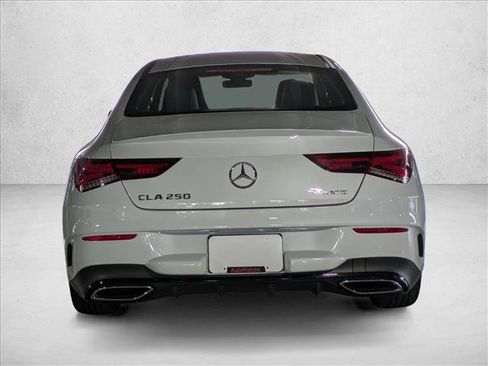 Used 2022 Mercedes-Benz CLA 250 4MATIC image 9