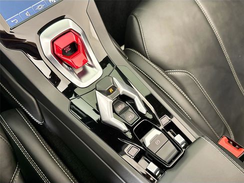 Used 2020 Lamborghini Huracan EVO image 20